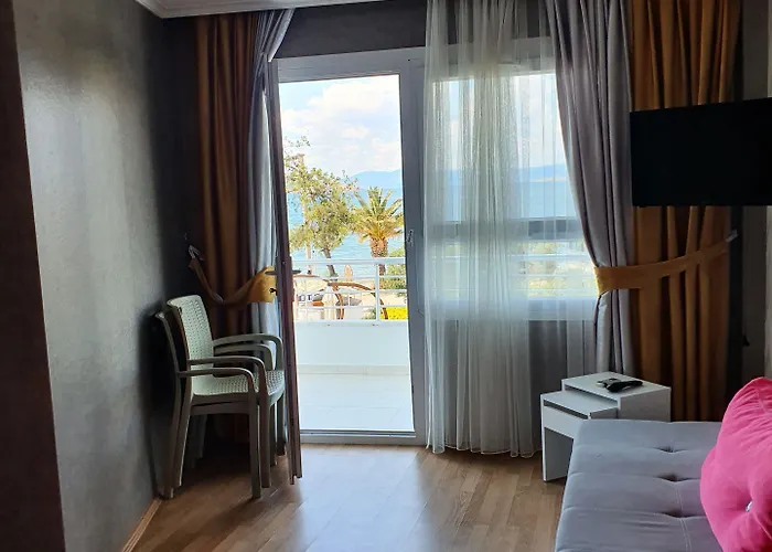 Ege & Pensionat Ayvalı